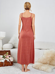 Robe de nuit à bretelles spaghetti et col rond