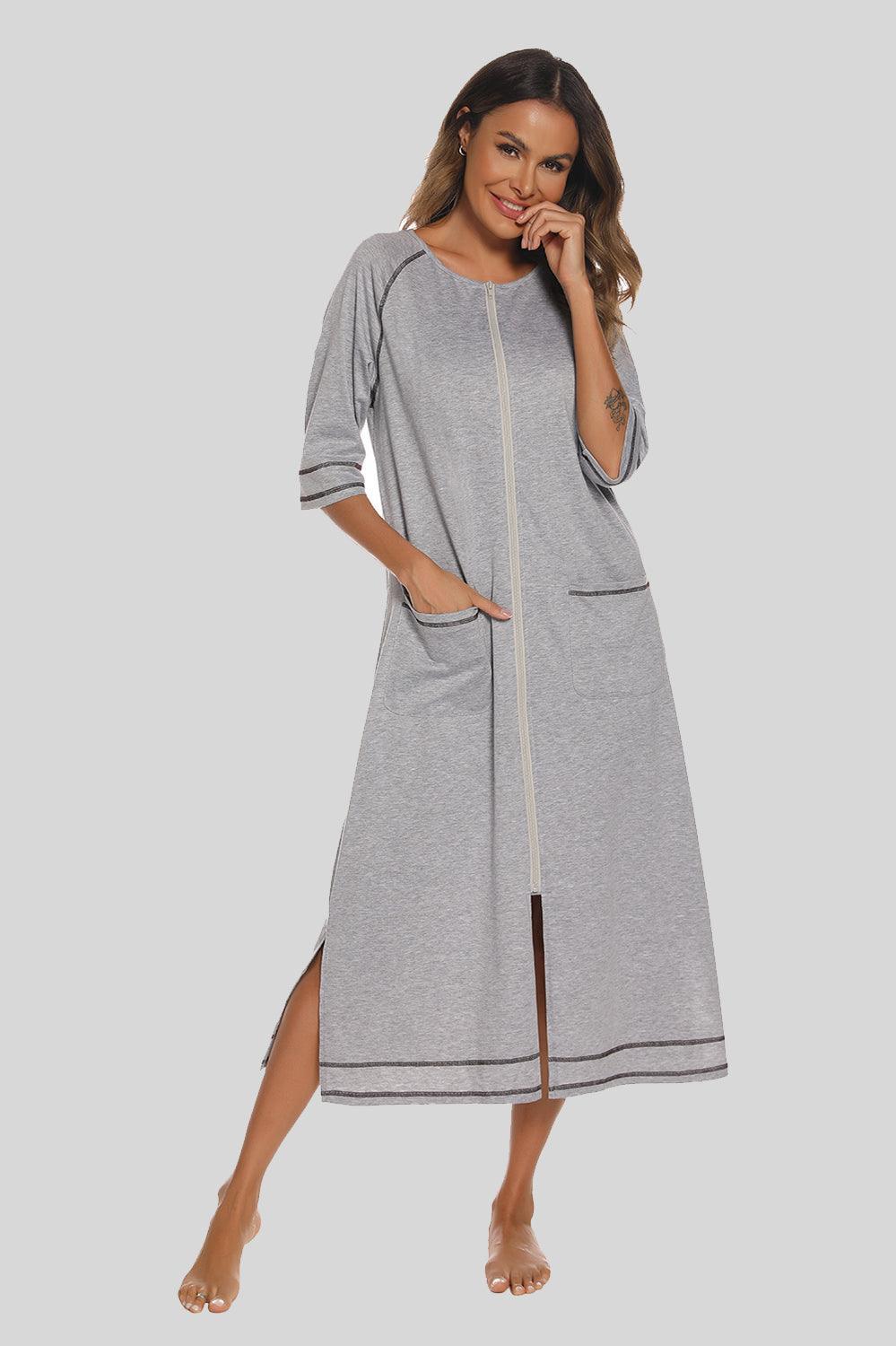 Robe de nuit fendue à col rond avec poches et fermeture éclair