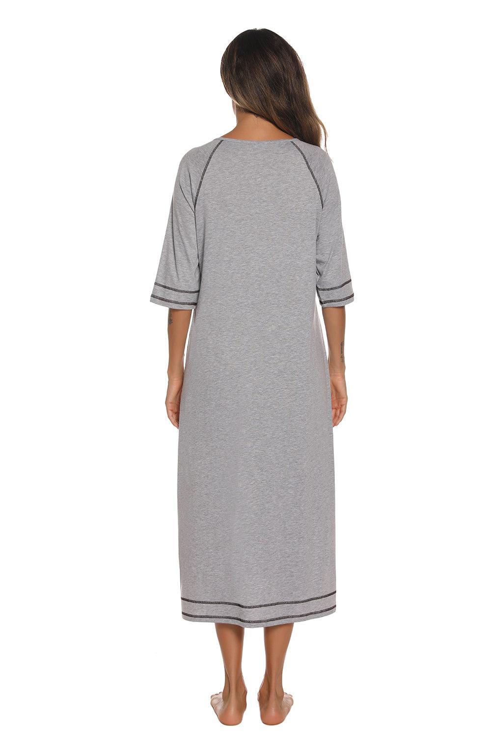 Robe de nuit fendue à col rond avec poches et fermeture éclair