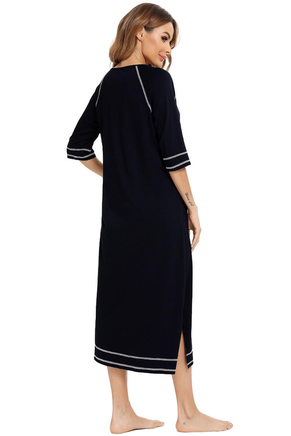 Robe de nuit fendue à col rond avec poches et fermeture éclair