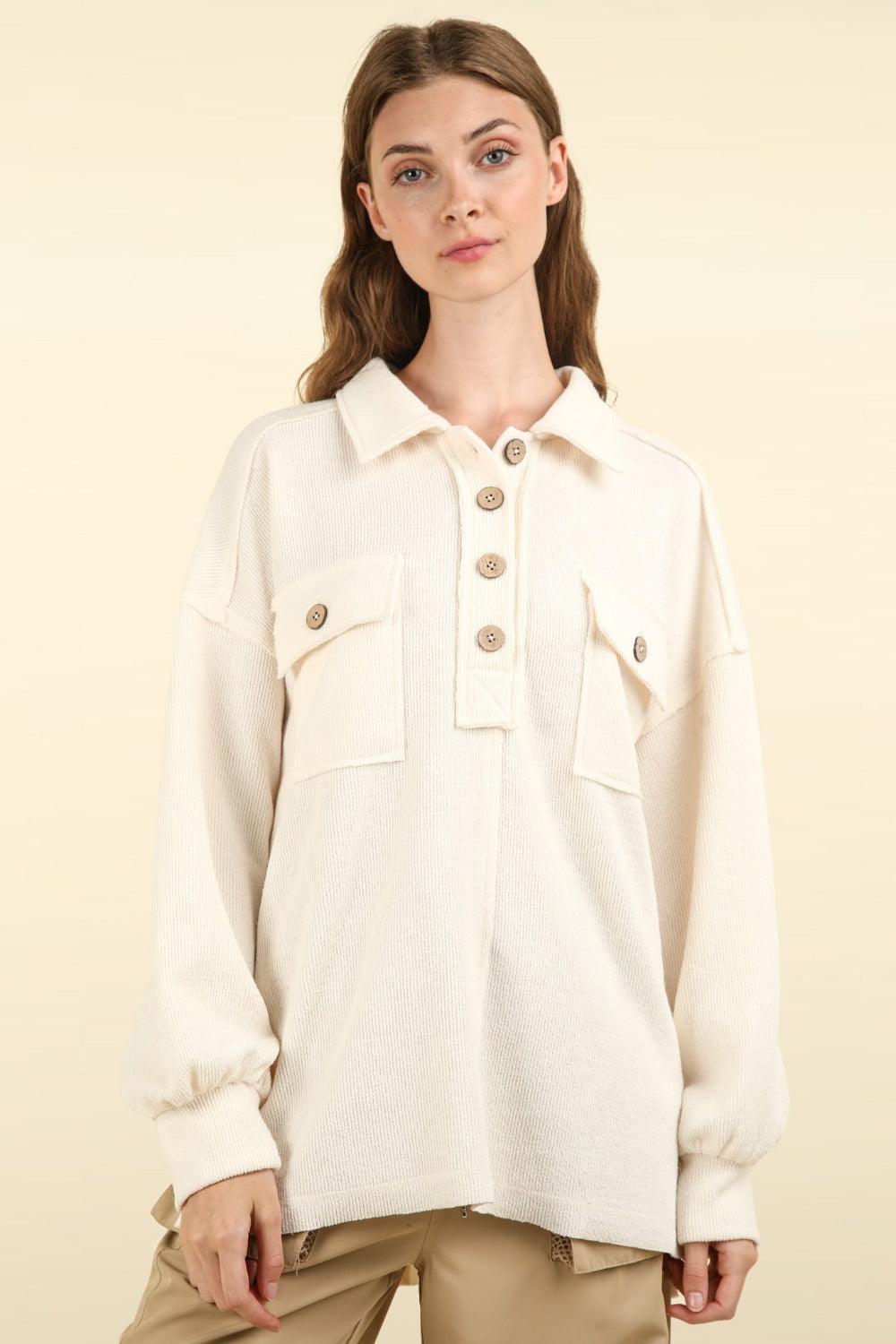 Haut en tricot à demi-boutons avec col en J et poches
