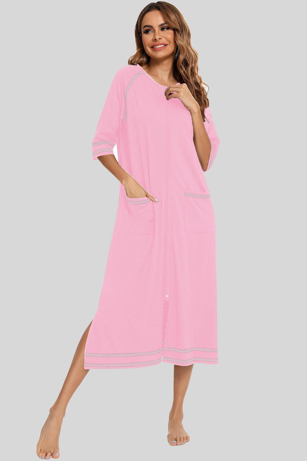Robe de nuit fendue à col rond avec poches et fermeture éclair