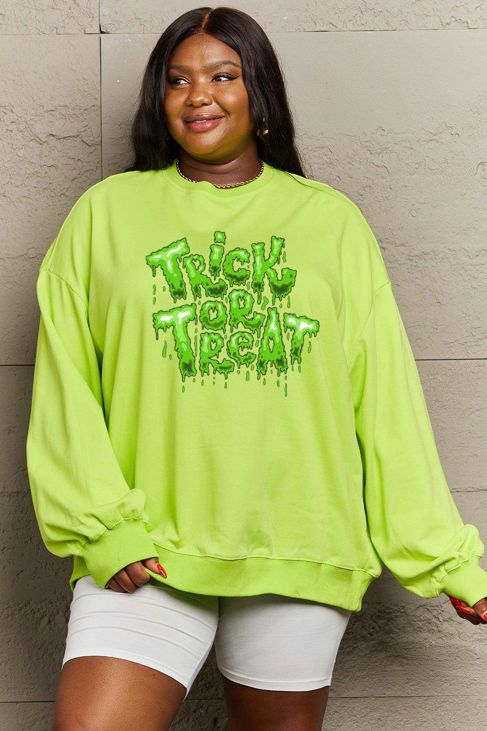 Sweat-shirt graphique Trick or Treat en taille réelle Simply Love