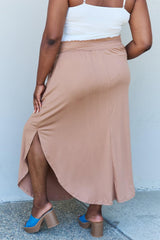 Jupe longue taille haute Doublju Comfort Princess avec ourlet dégagé en beige