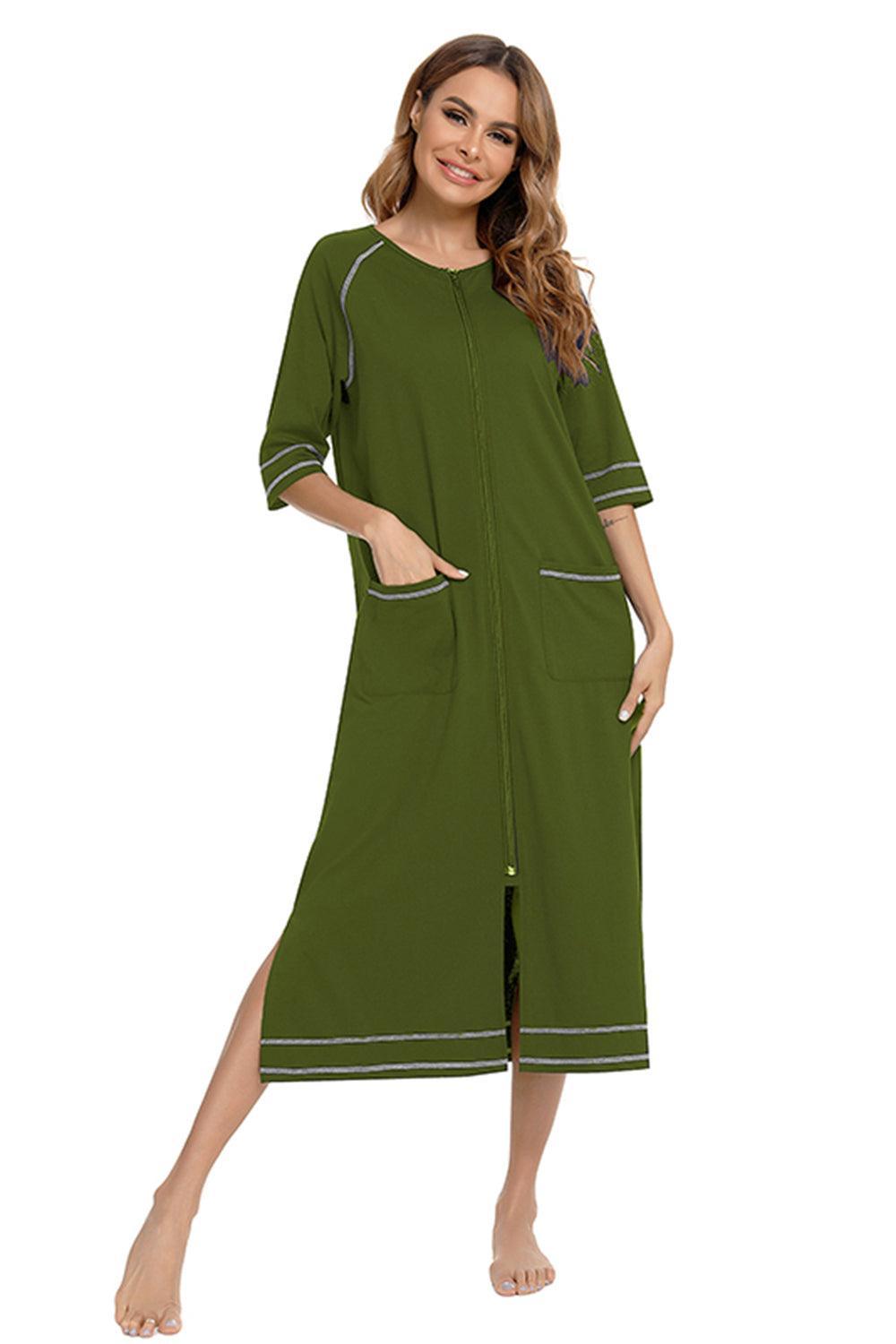 Robe de nuit fendue à col rond avec poches et fermeture éclair