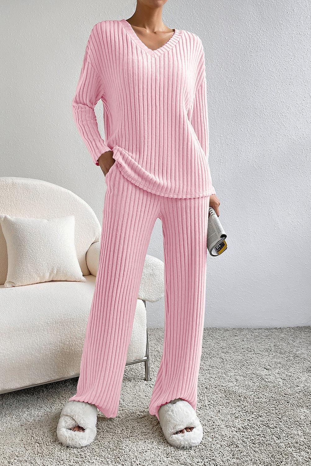Ensemble de détente avec haut et pantalon à col en V côtelé