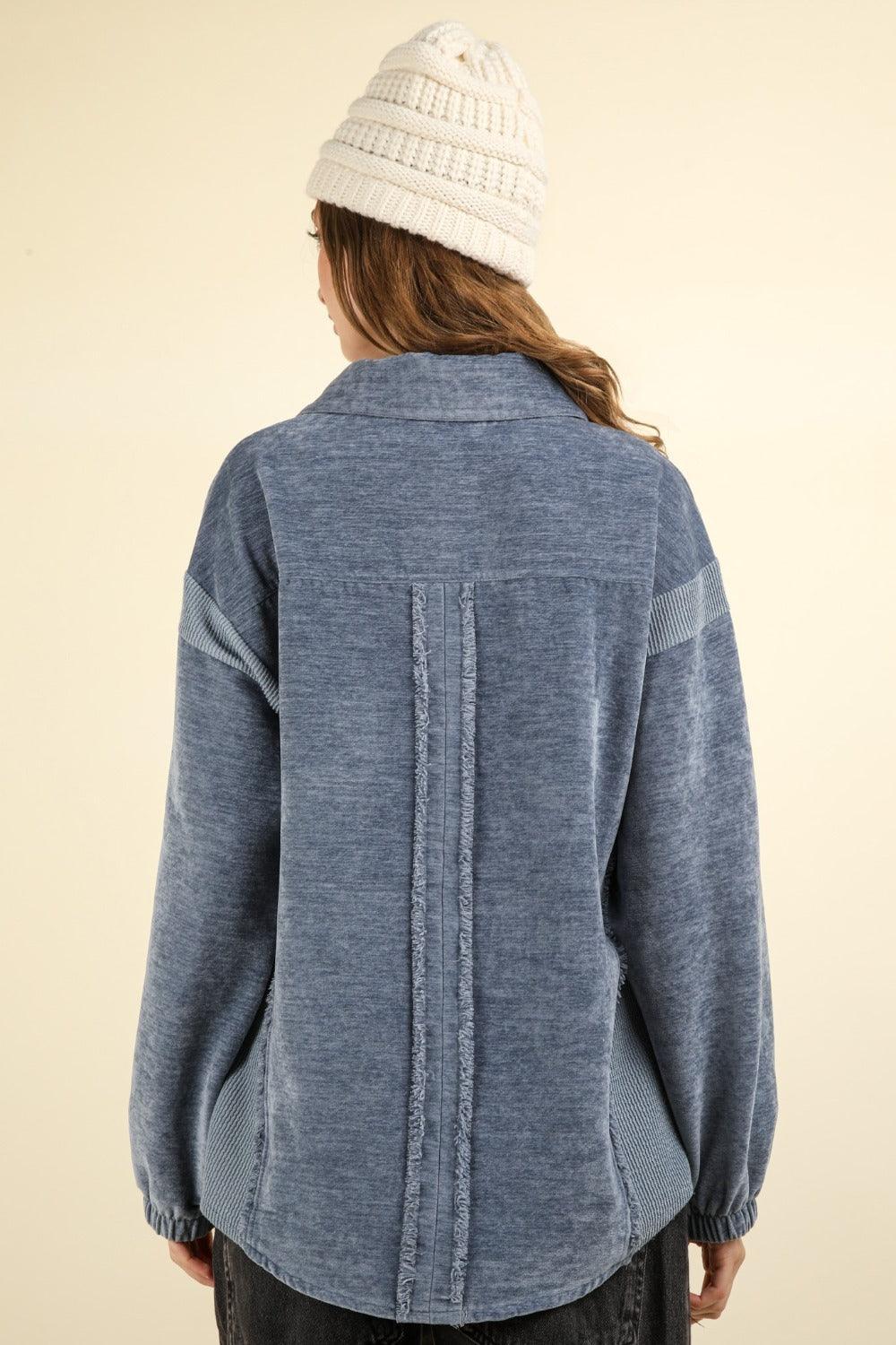 Veste-chemise boutonnée à ourlet brut en techniques mixtes VERY J