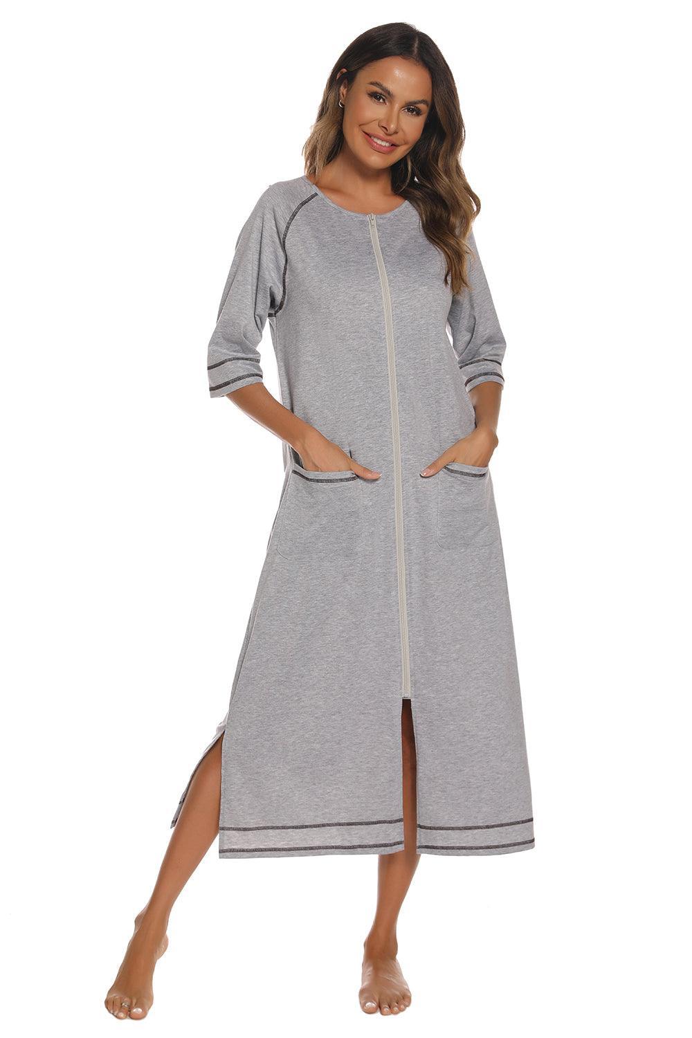 Robe de nuit fendue à col rond avec poches et fermeture éclair