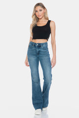Jean évasé taille haute Judy Blue avec ourlet coupé et effet gainant
