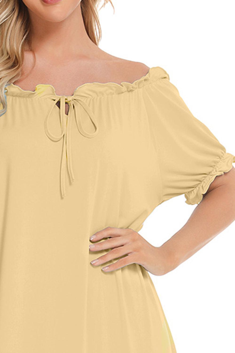 Robe de détente à manches courtes avec détails en dentelle