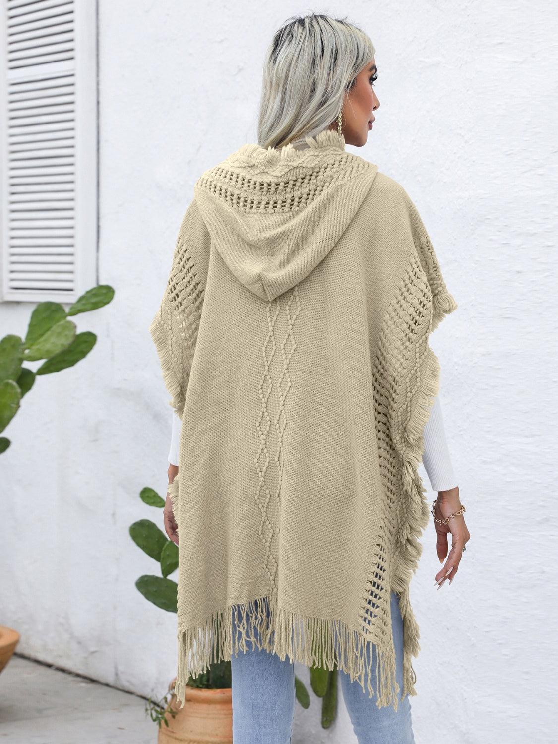 Poncho à capuche boutonné avec bordure à franges