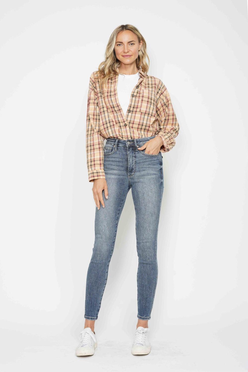 Jean skinny taille haute Judy Blue à effet gainant et délavé contrasté