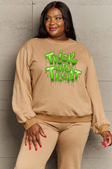 Sweat-shirt graphique Trick or Treat en taille réelle Simply Love