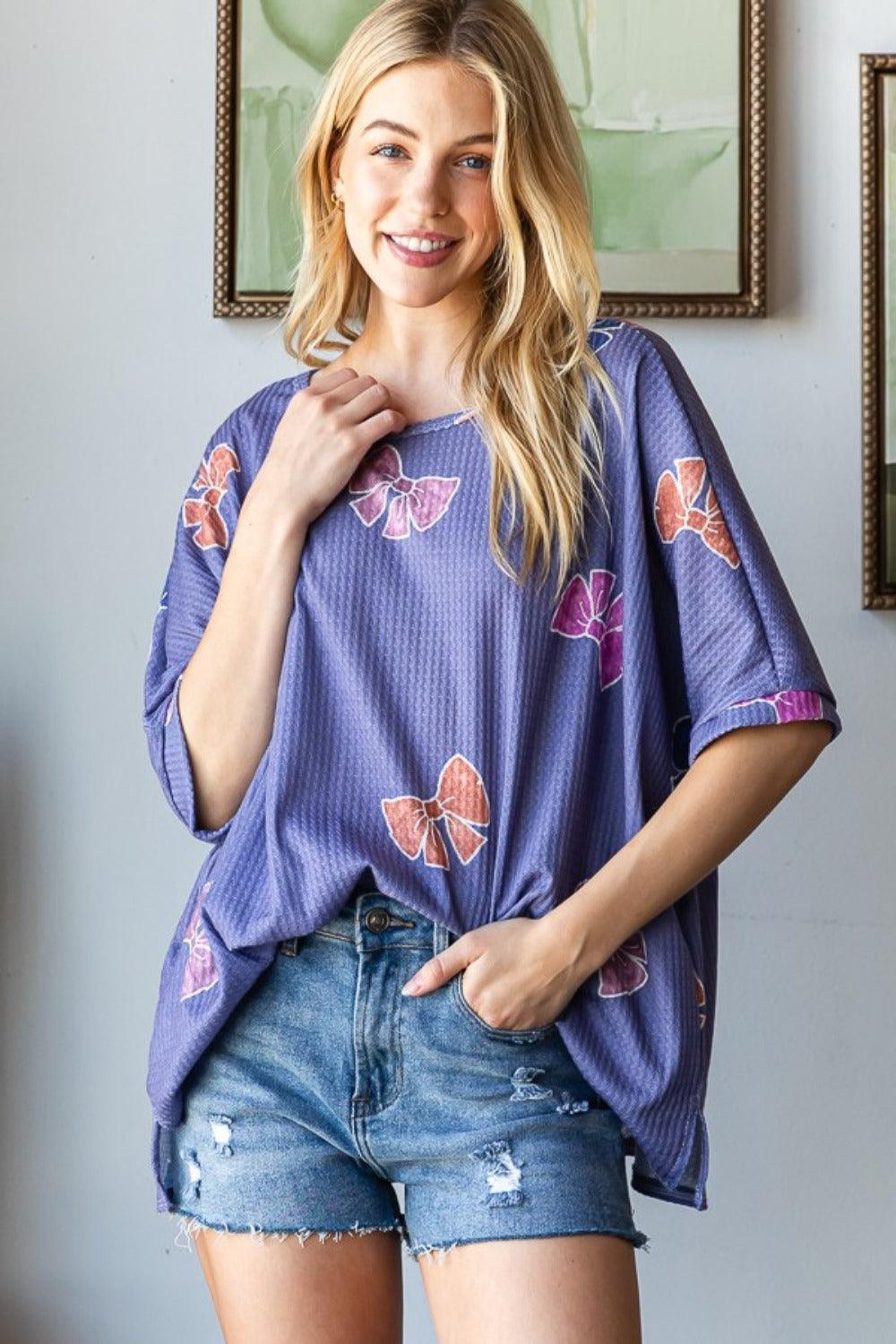T-shirt gaufré à imprimé nœud HOPELY avec fente latérale
