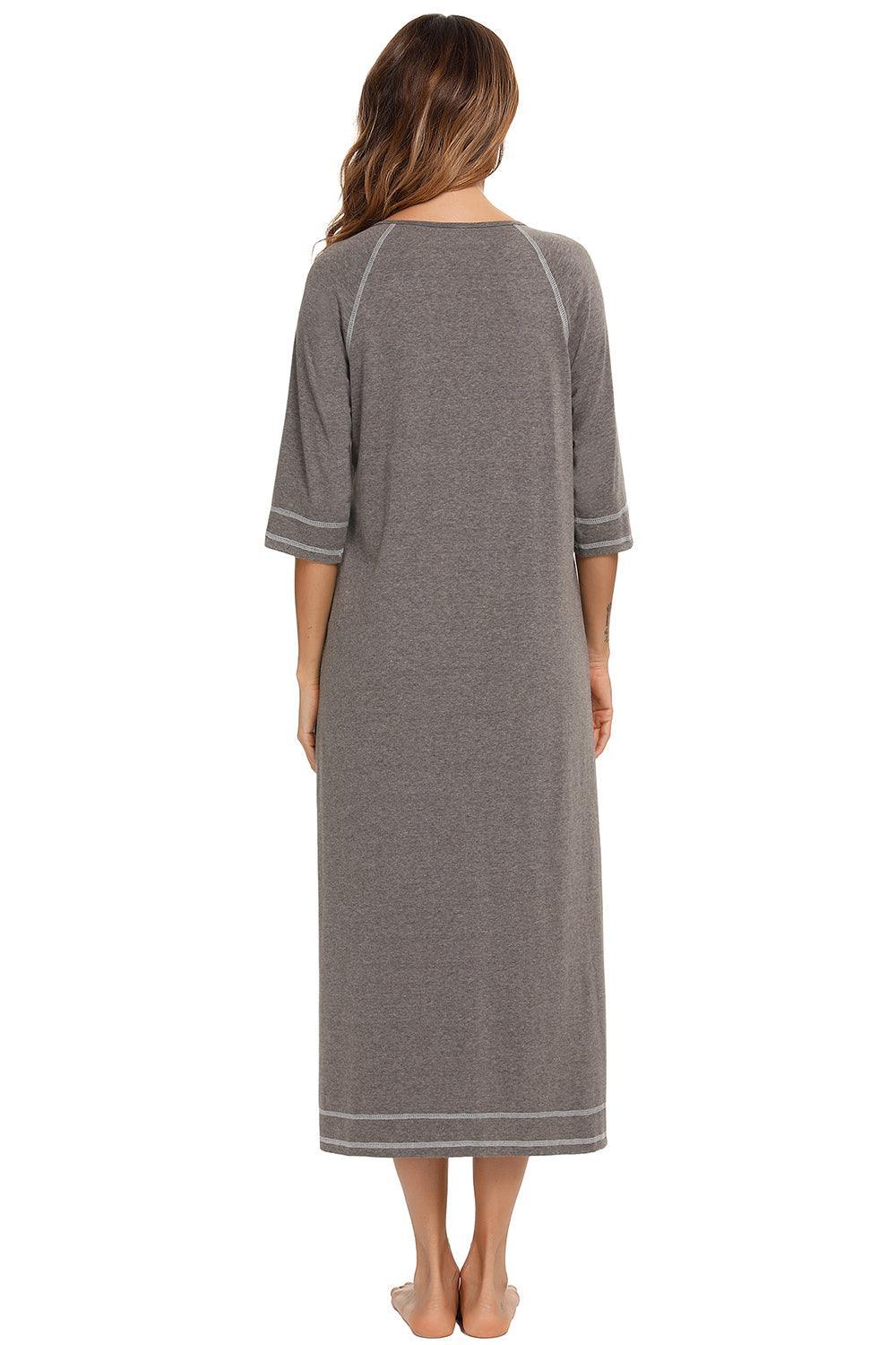 Robe de nuit fendue à col rond avec poches et fermeture éclair