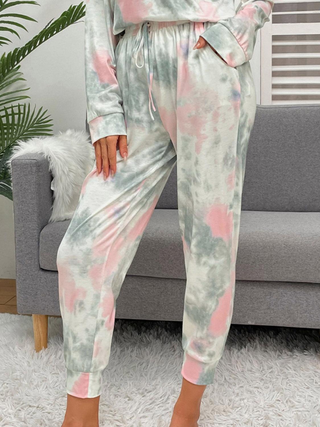 Ensemble de détente avec haut à col rond et pantalon à cordon de serrage Tie-Dye