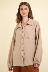 Veste-chemise boutonnée à ourlet brut en techniques mixtes VERY J