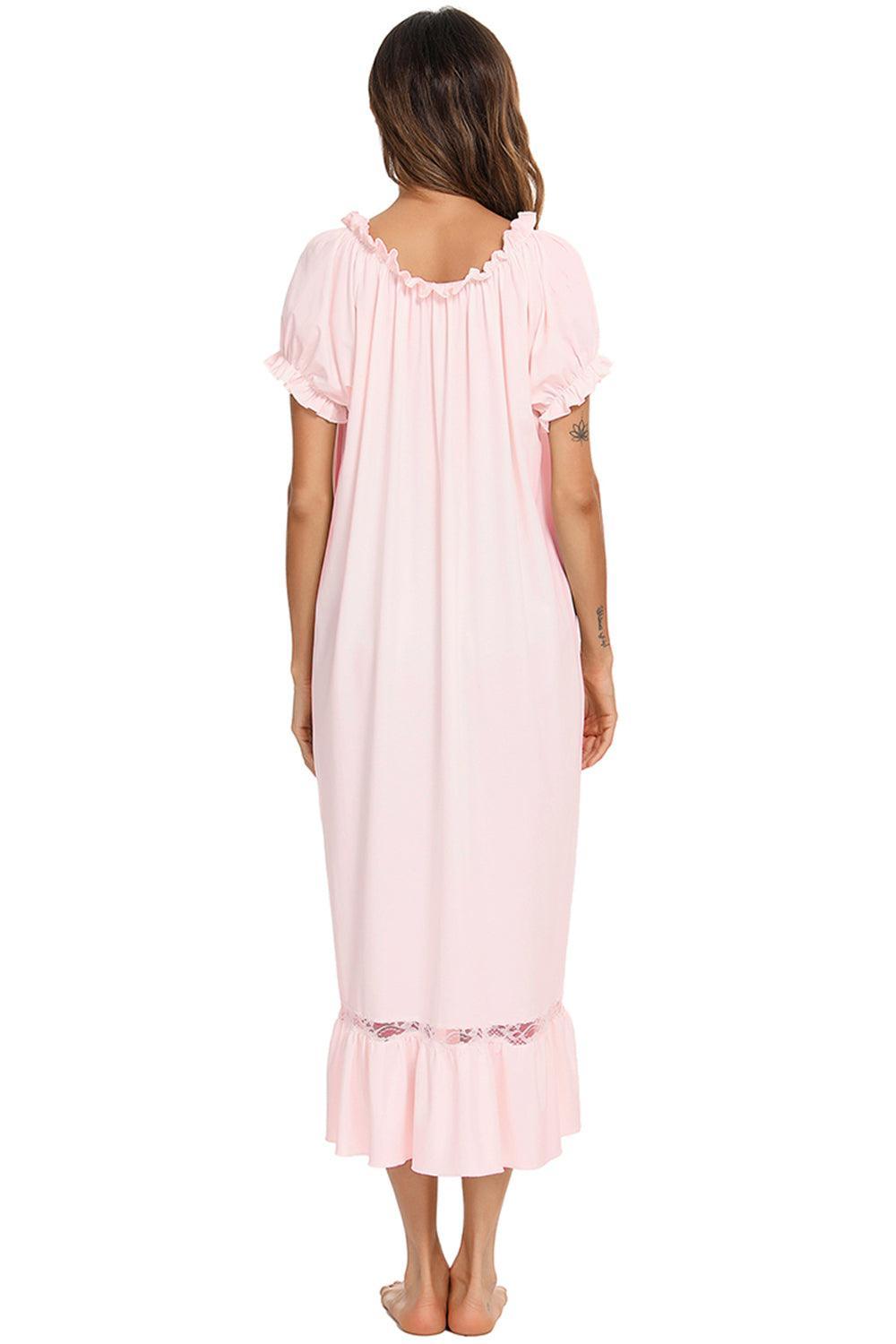 Robe de détente à manches courtes avec détails en dentelle