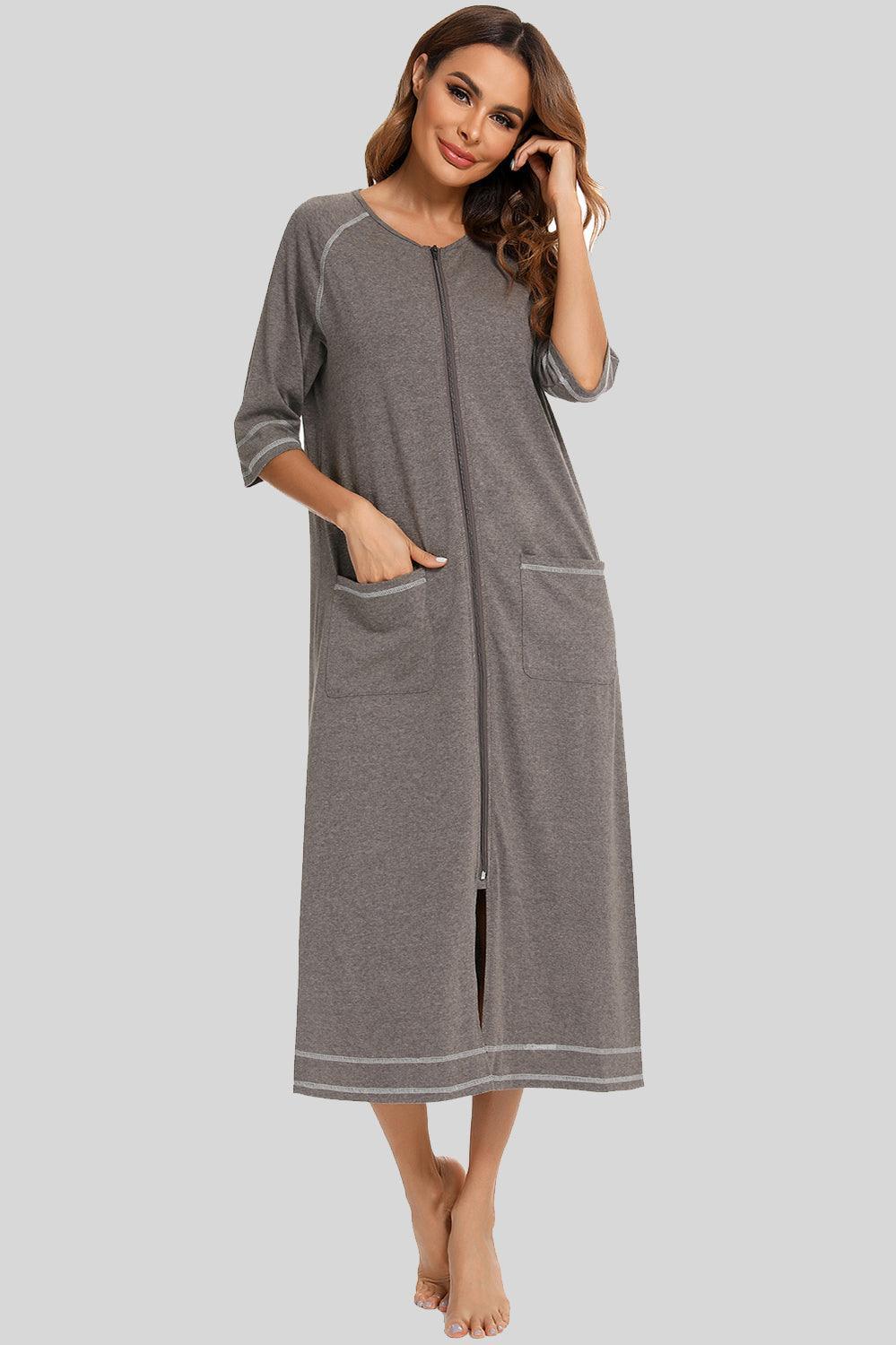 Robe de nuit fendue à col rond avec poches et fermeture éclair