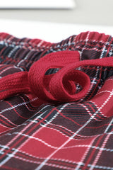 Ensemble de détente avec haut à col rond et pantalon à carreaux avec cordon de serrage