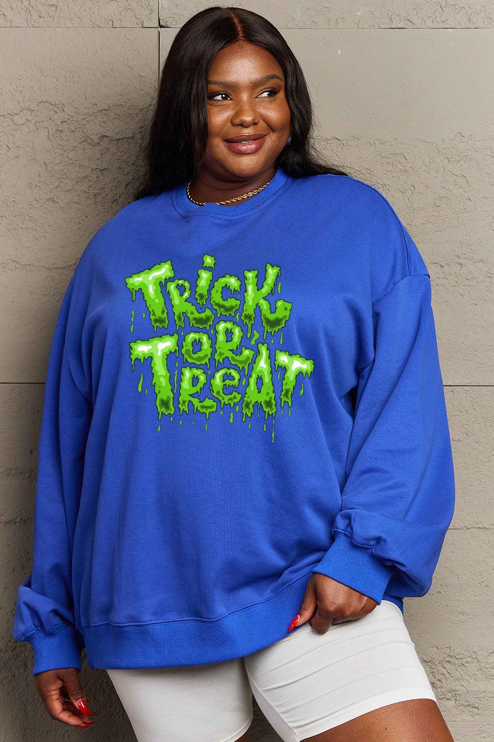Sweat-shirt graphique Trick or Treat en taille réelle Simply Love