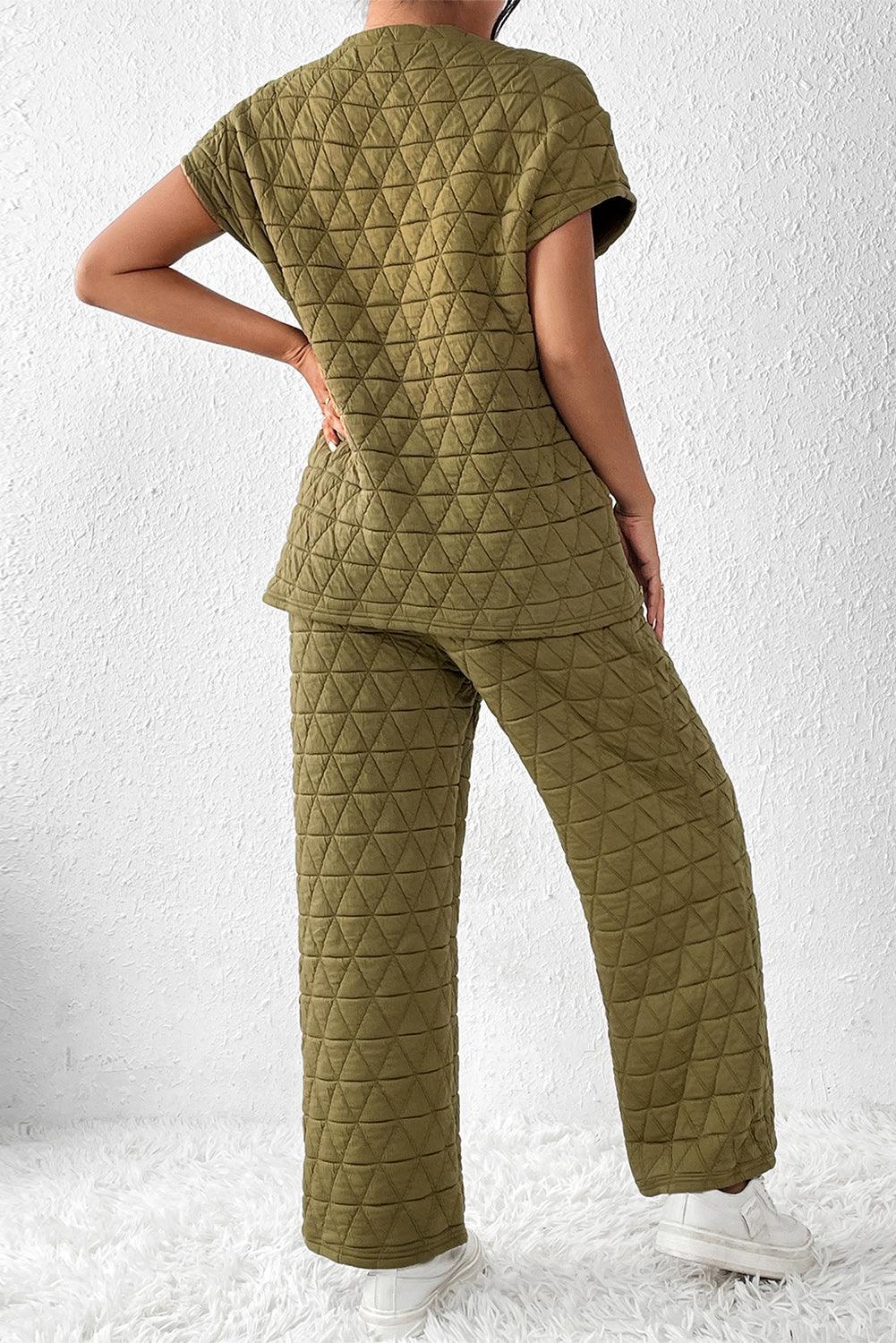 Ensemble de détente avec haut à manches courtes et pantalon à poches