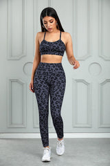 Ensemble soutien-gorge de sport et leggings à découpes léopard