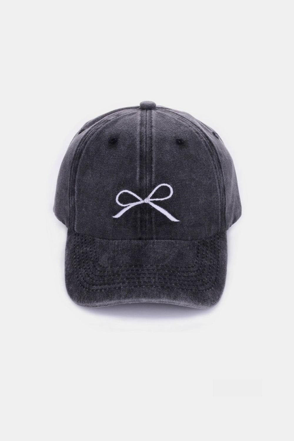 Casquettes en coton délavé brodées avec nœud Zenana