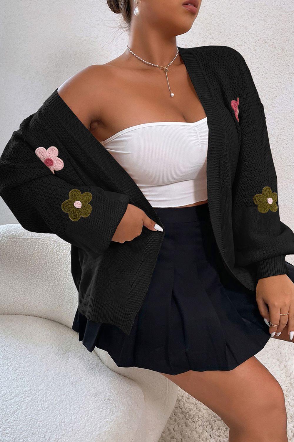 Cardigan ouvert sur le devant à épaules tombantes et appliqués floraux