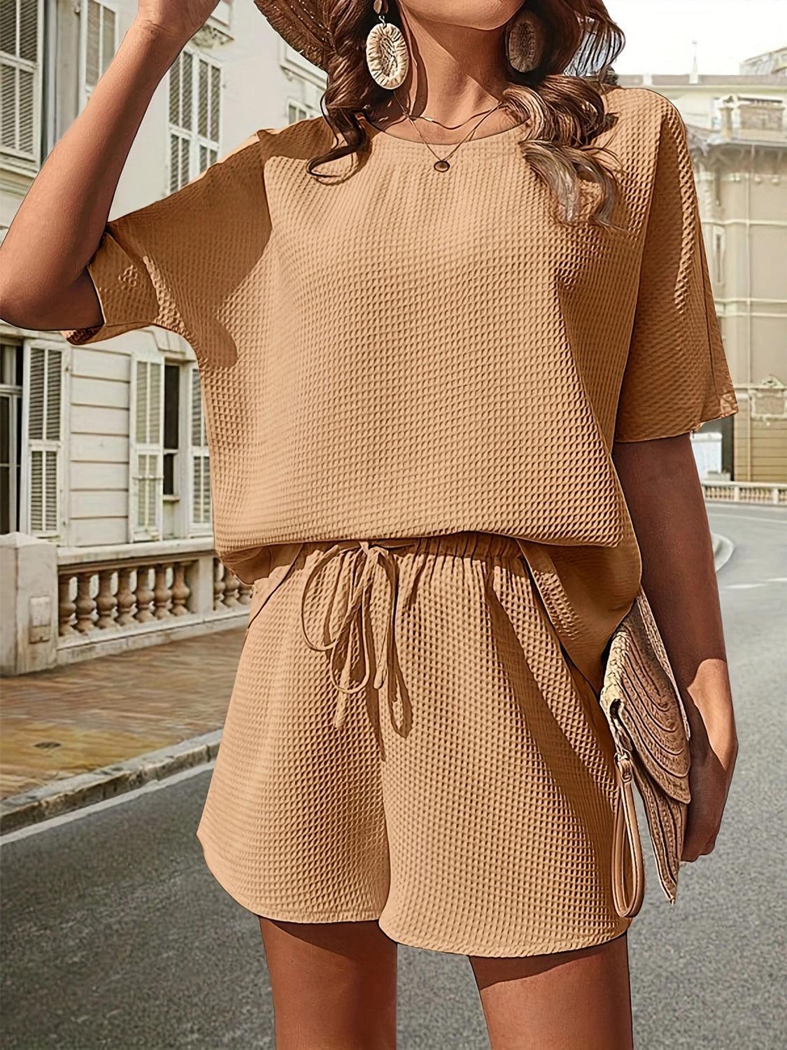 Ensemble haut à manches courtes et short en tricot gaufré