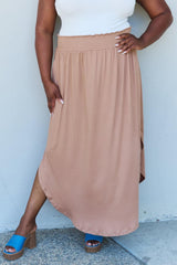Jupe longue taille haute Doublju Comfort Princess avec ourlet dégagé en beige