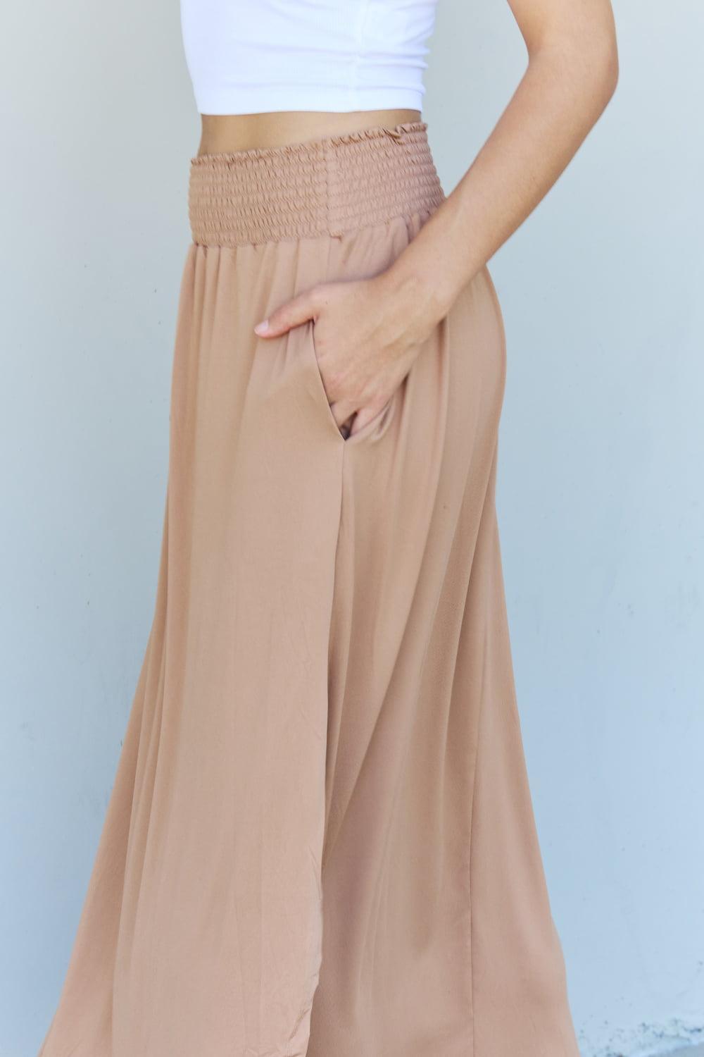 Jupe longue taille haute Doublju Comfort Princess avec ourlet dégagé en beige
