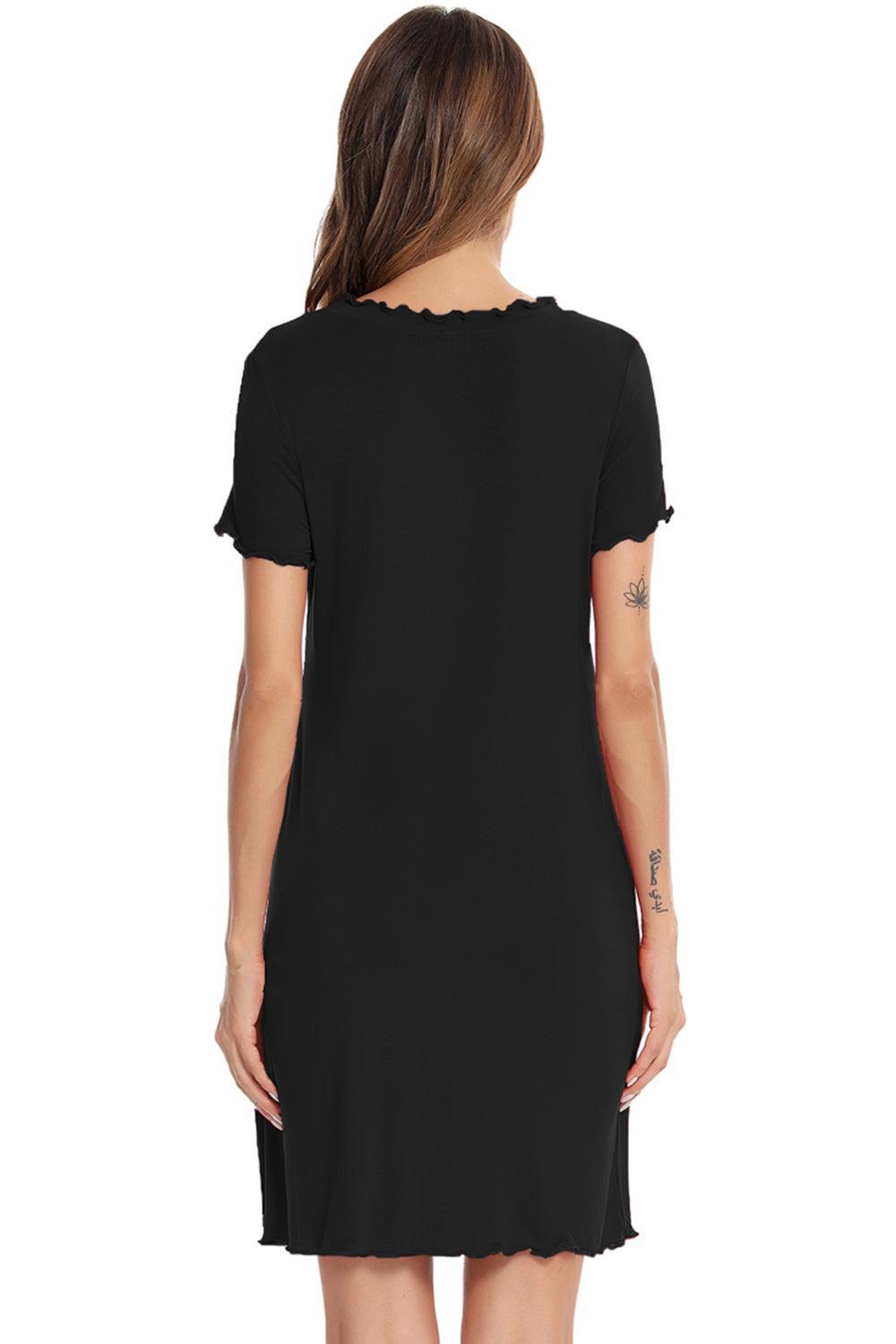 Robe de détente à col rond et manches courtes