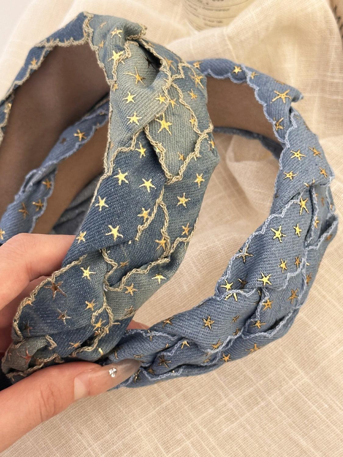 Bandeau large tressé en denim avec étoiles