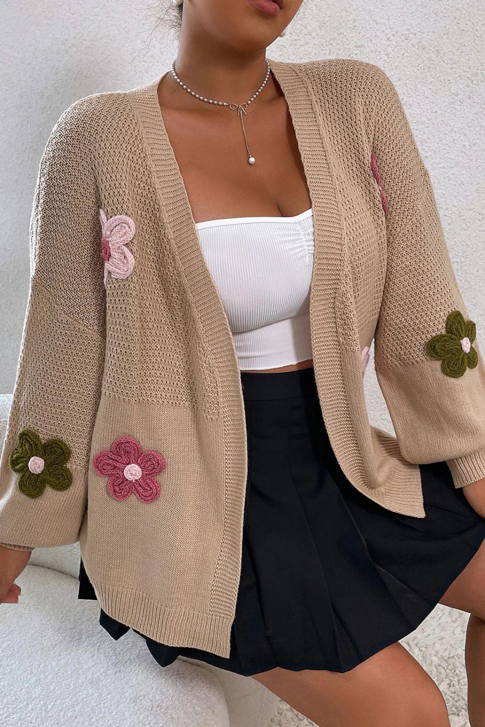 Cardigan ouvert sur le devant à épaules tombantes et appliqués floraux