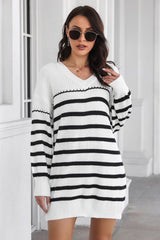 Robe pull rayée à col en V et épaules tombantes