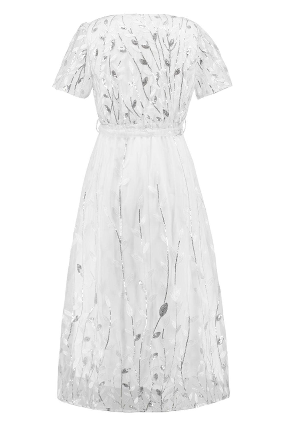 Robe à manches courtes avec broderie de feuilles à sequins et nœud sur le devant