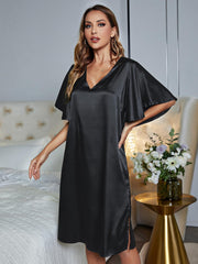 Robe de nuit à col en V et manches flottantes