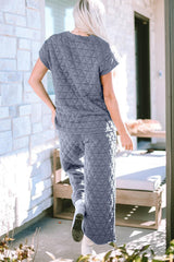 Ensemble de détente avec haut à manches courtes et pantalon à poches