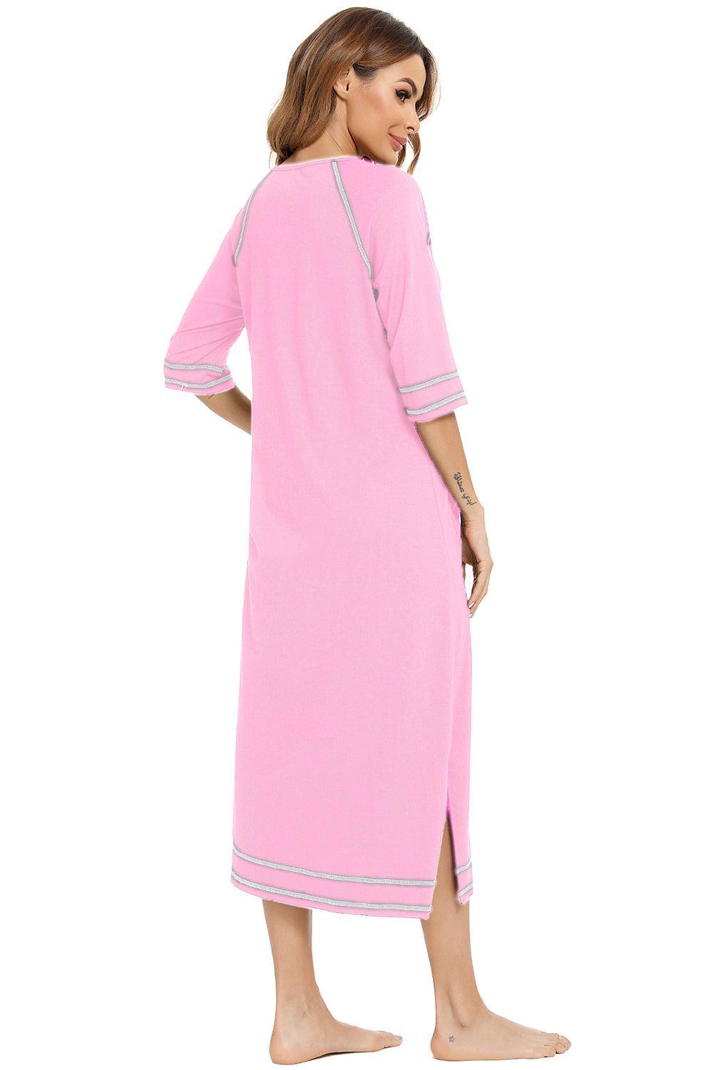 Robe de nuit fendue à col rond avec poches et fermeture éclair