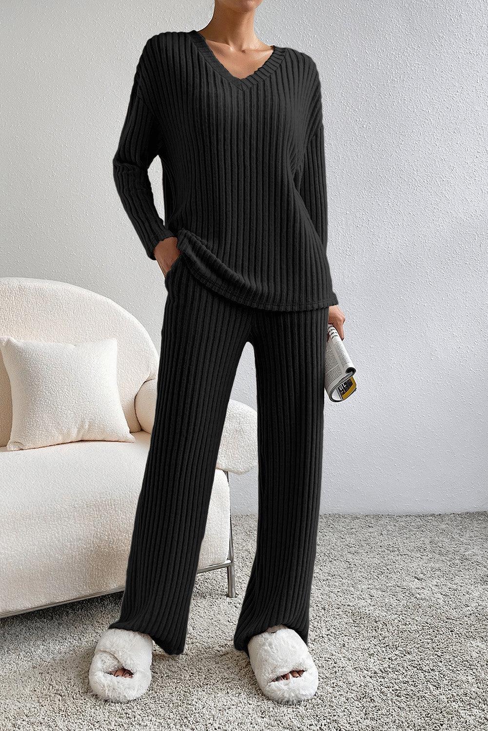 Ensemble de détente avec haut et pantalon à col en V côtelé