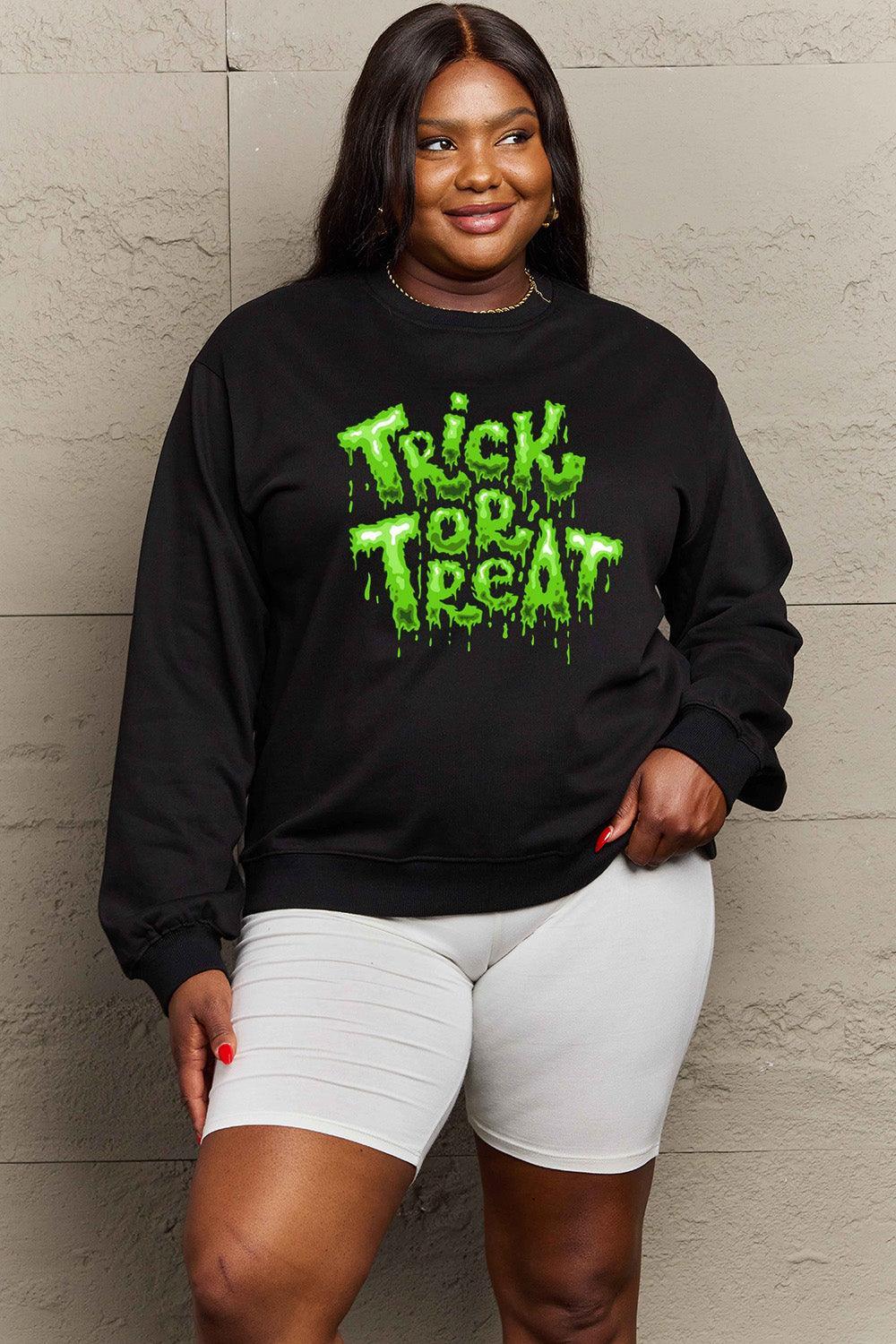 Sweat-shirt graphique Trick or Treat en taille réelle Simply Love
