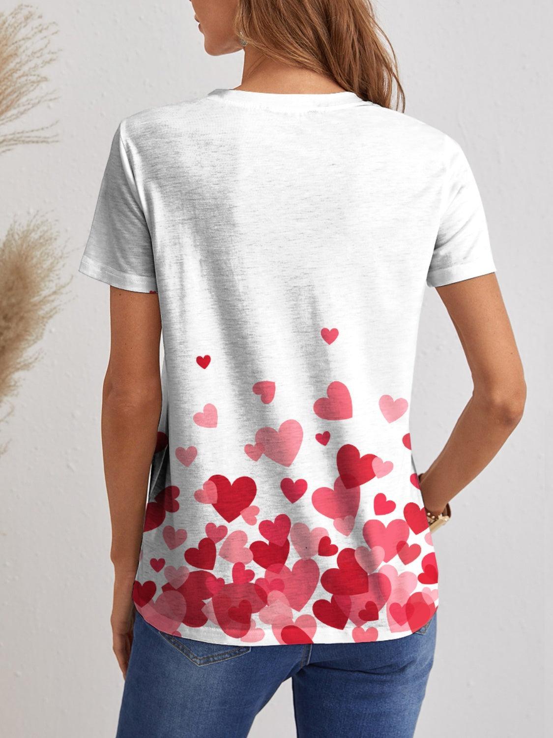 T-shirt à manches courtes et col en V avec motif cœur