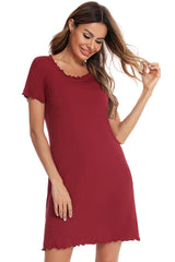 Robe de détente à col rond et manches courtes