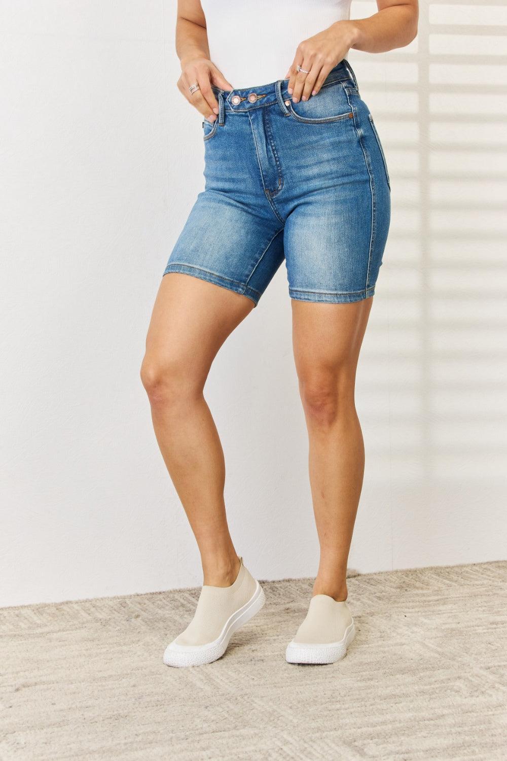 Short en jean taille haute à double boutonnage avec effet gainant Judy Blue