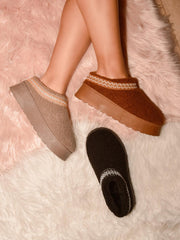 Bottes à plateforme en sherpa avec bordure brodée WILD DIVA