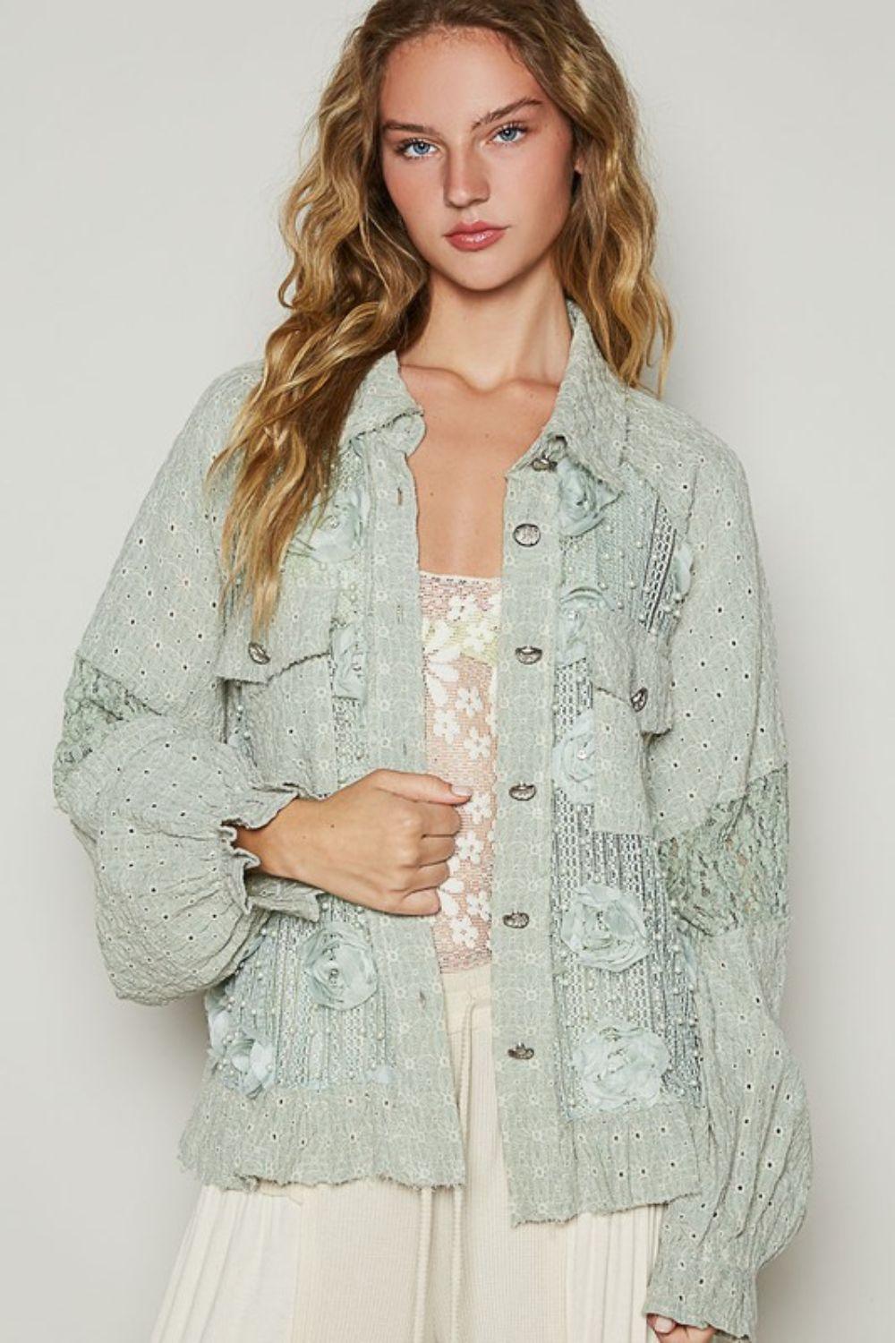 Chemise patchwork en dentelle à œillets et perles POL