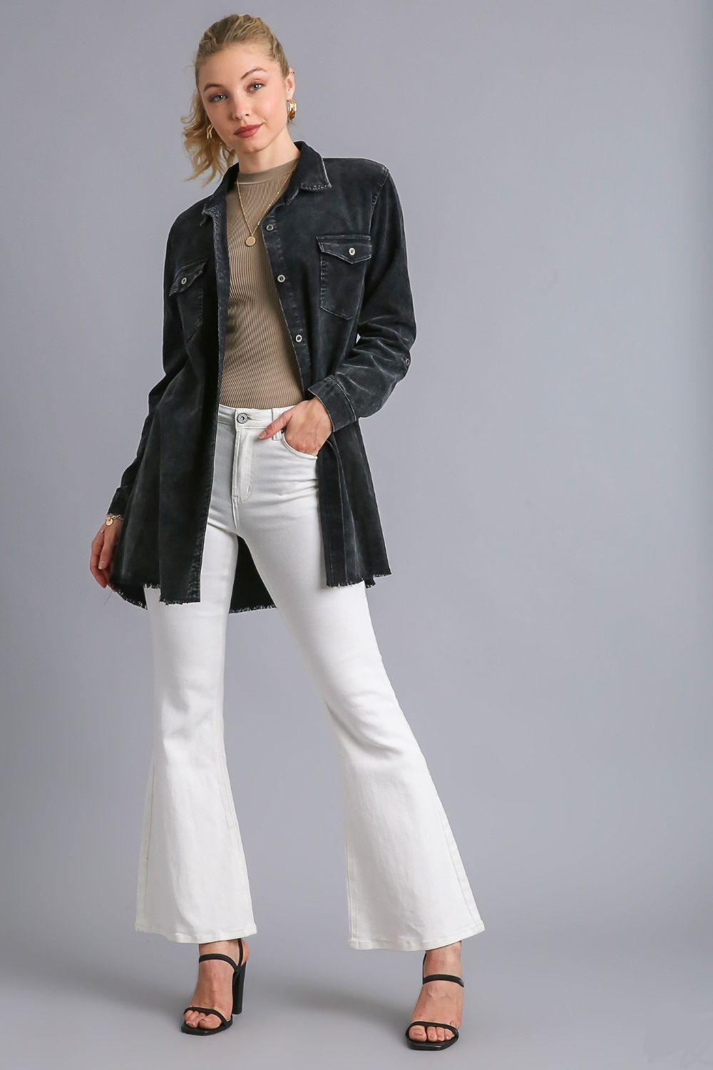 Veste en jean boutonnée à ourlet brut Umgee avec poches poitrine