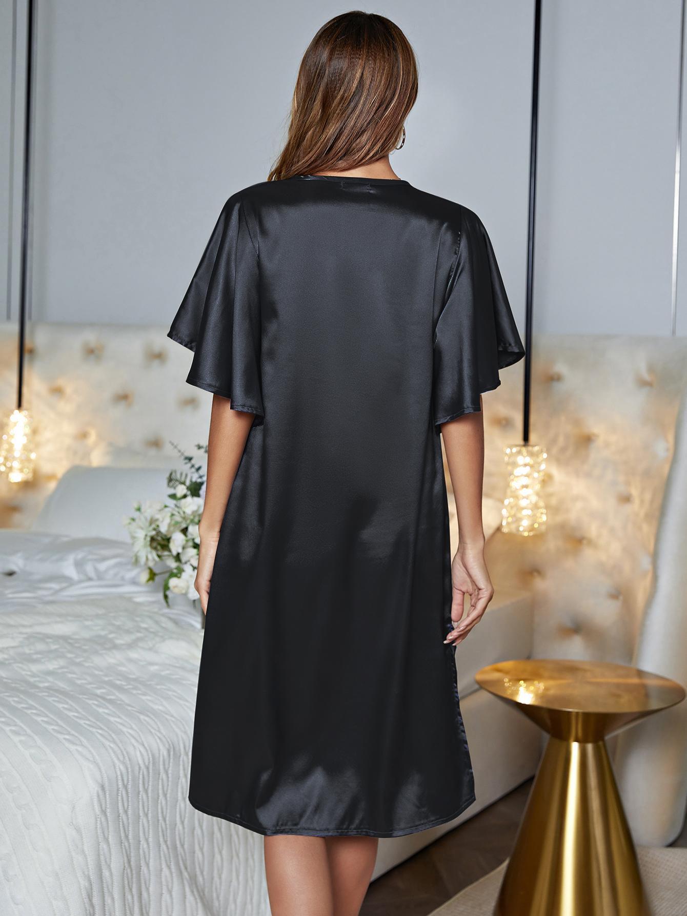 Robe de nuit à col en V et manches flottantes