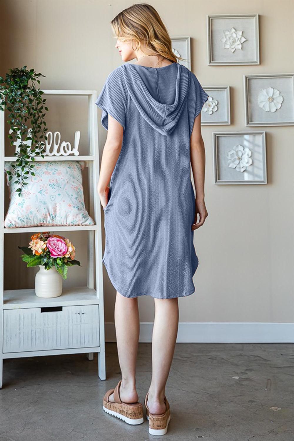 Robe à capuche côtelée à manches courtes et taille haute Heimish